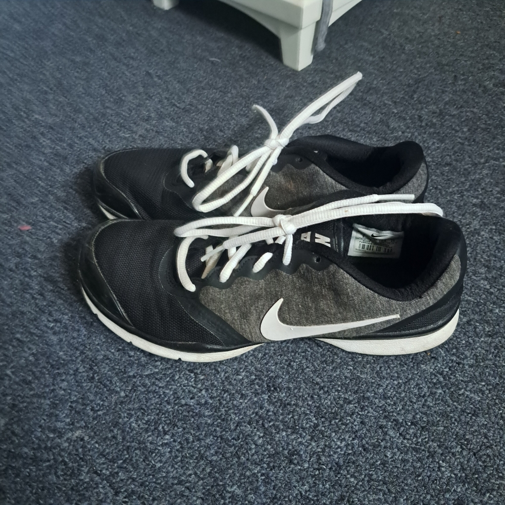 Nike Tennis Shoes, size 9